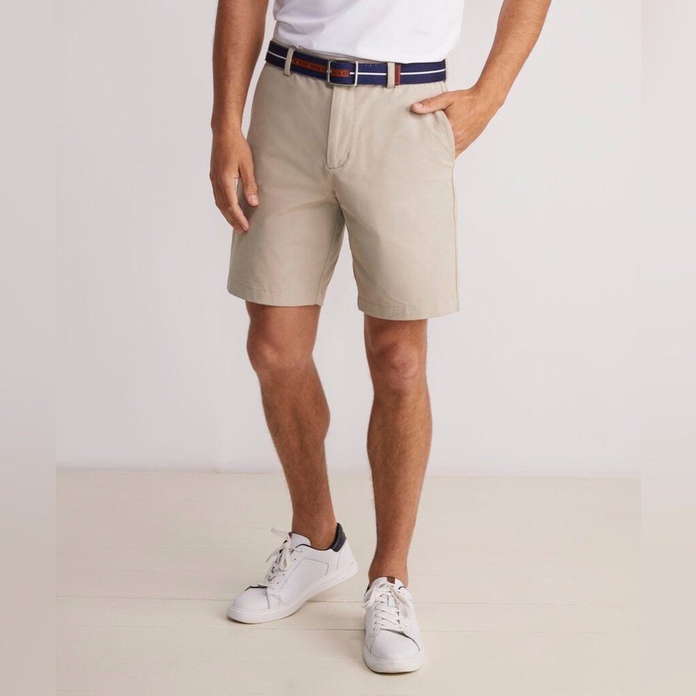 Vineyard Vines On-The-Go 9” Men’s Shorts Size 31” Waist in Khaki EUC